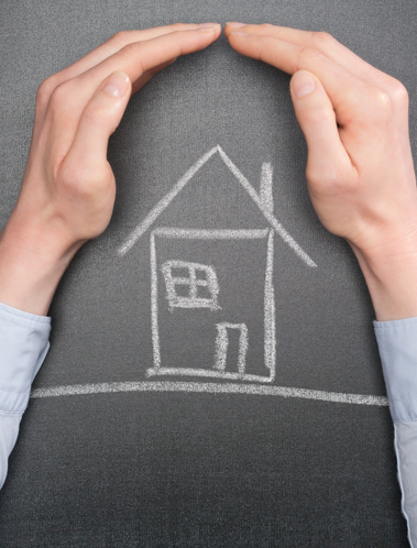 Main protegeant une maison
